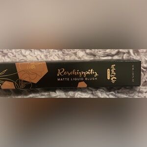 Makeup Revolution Rosehipz Matte Liquid Blush - Pink